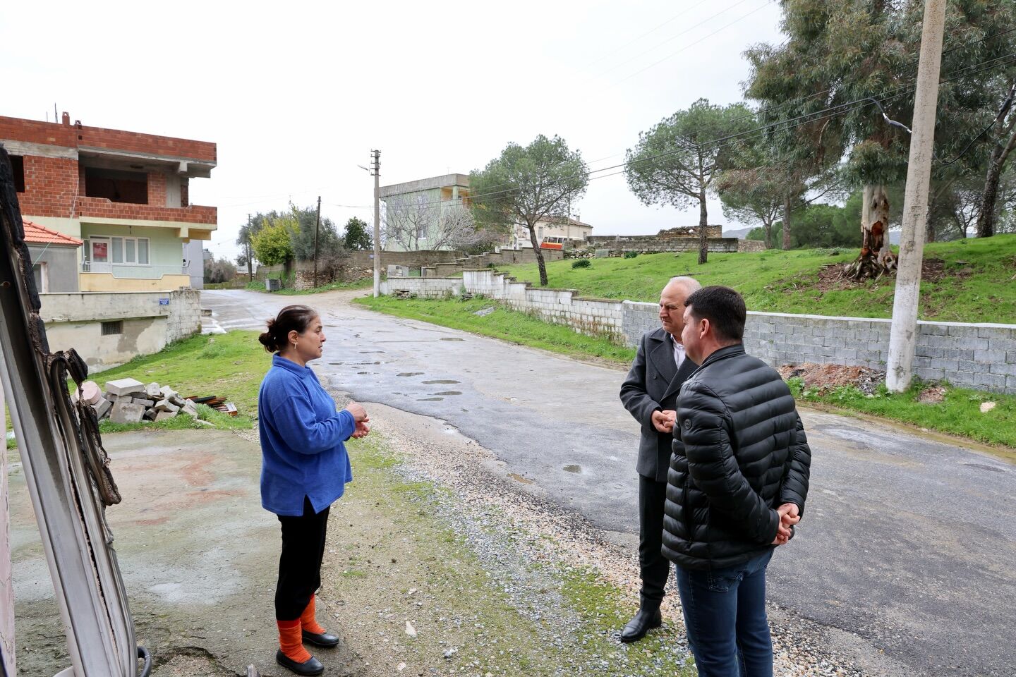 Baskan Kivrak Evi Kule Donen Aileyi Unutmadi Yanginin Izlerini Silmek Icin Yardimci Olacagiz 633872 C21Aaa1C53Ec54E5Ebff388F8C435134