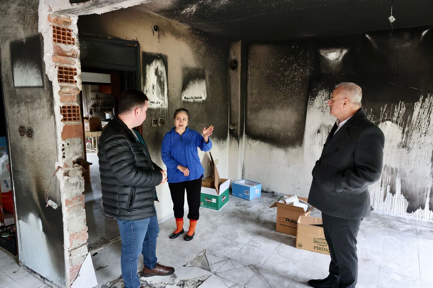 Baskan Kivrak Evi Kule Donen Aileyi Unutmadi Yanginin Izlerini Silmek Icin Yardimci Olacagiz 633872 E8738252Aa29561333Ec39A0Ad842351