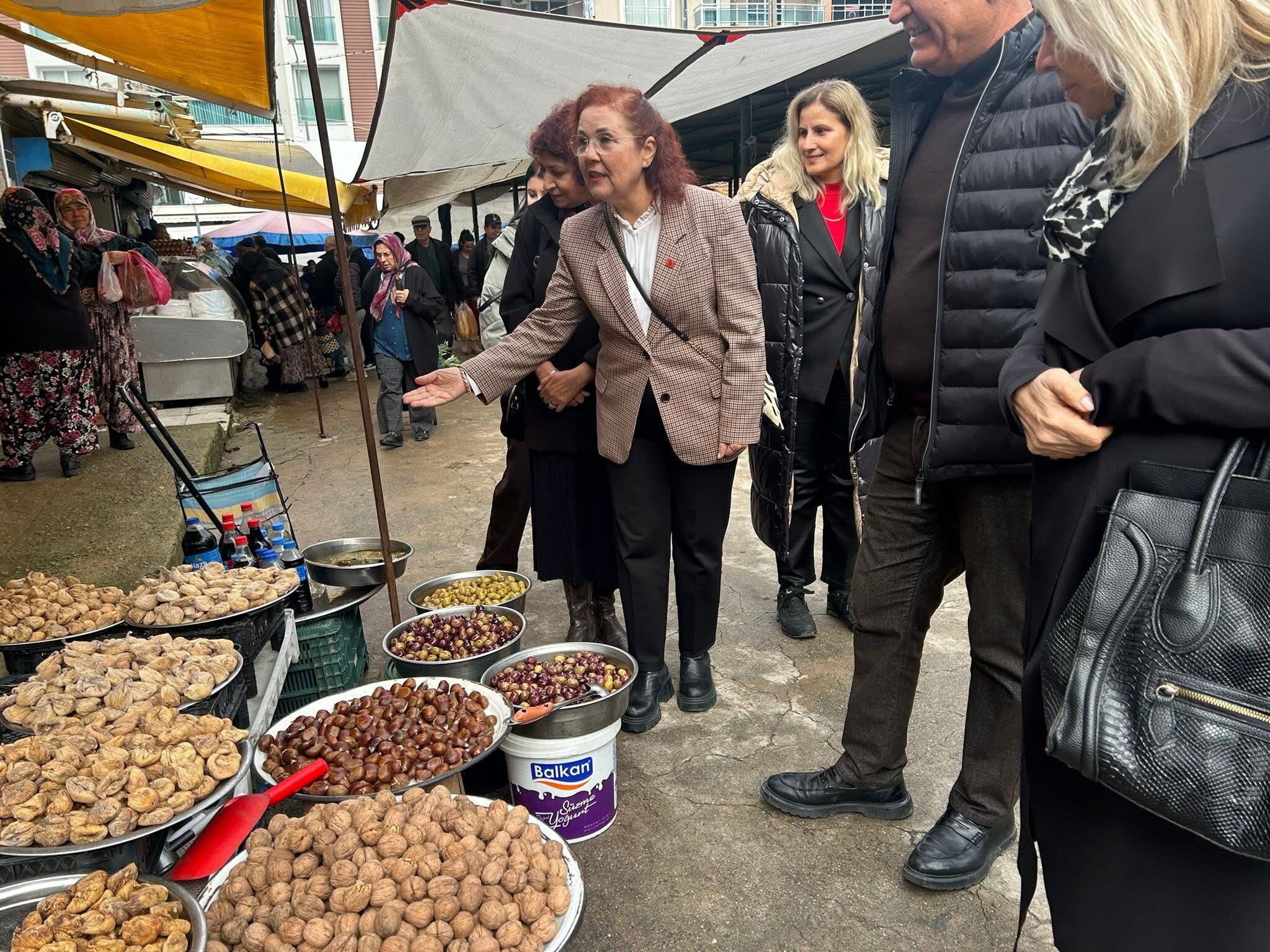 Chpli Kadinlar Kocarli Pazarinda Esnafin Derdini Dinledi Vatandas Gecim Sikintisindan Dert Yandi 629900 D478B9F27E27B09Ccbe3A9Eccb92A188