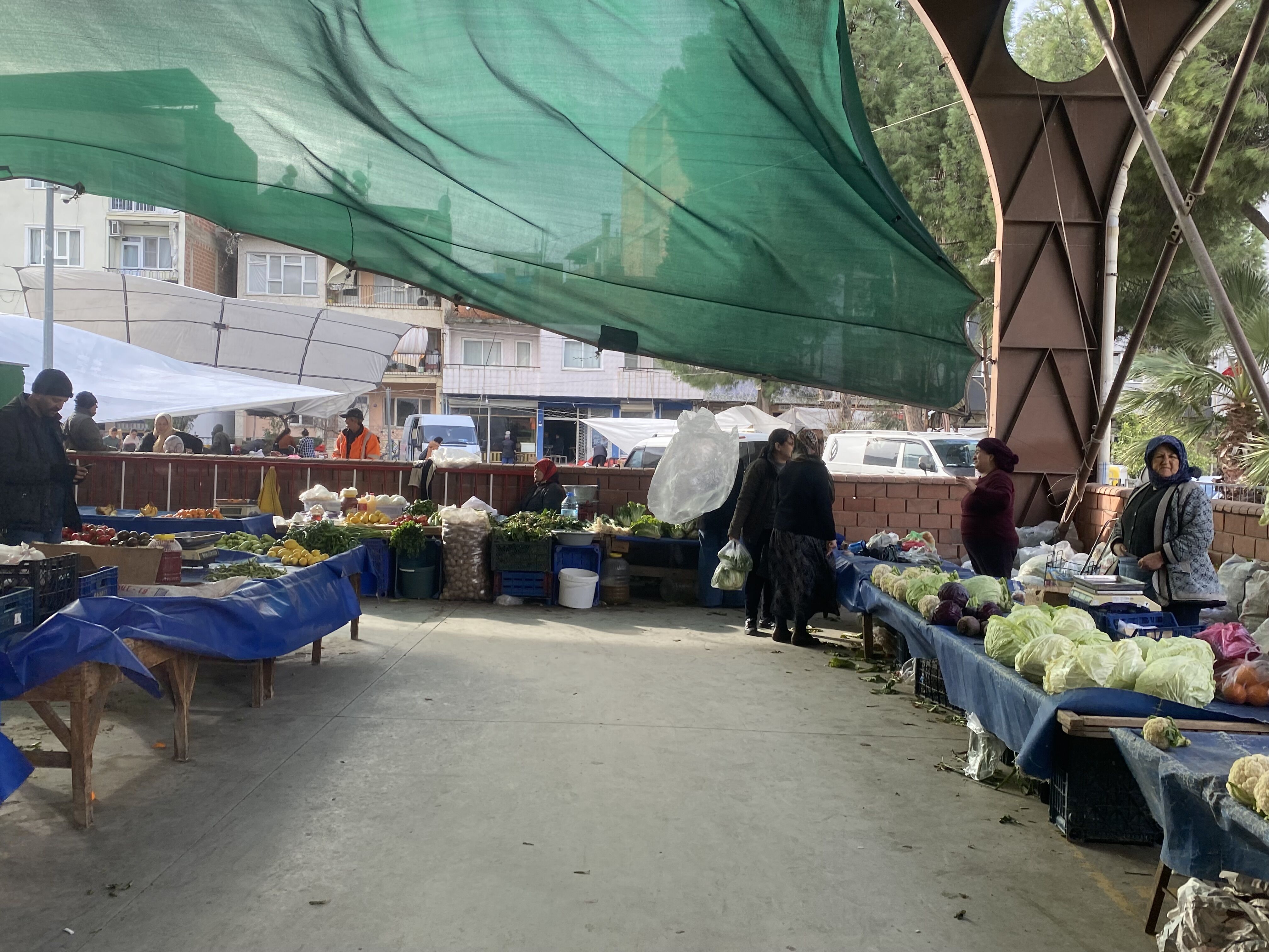 Cine Semt Pazarinda Ruzgar Cilesi Esnaf Ve Musteriler Zor Anlar Yasadi 634419 Cdf4B5F8Bc9B5Fcab2Efd79Da31019Db