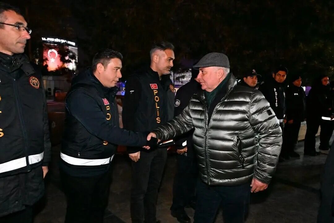 Emniyet Müdürü Erdoğan ve Tuğgeneral Çarıkcıoğlu görev başındaki personeli yalnız bırakmadı