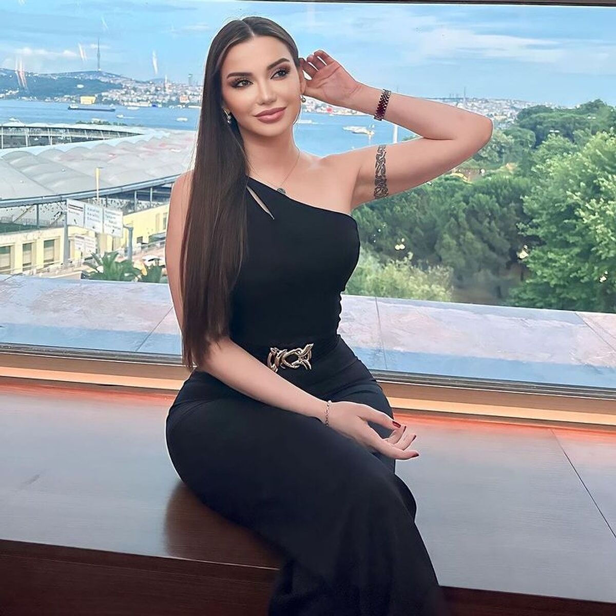 Esra Ezmecii