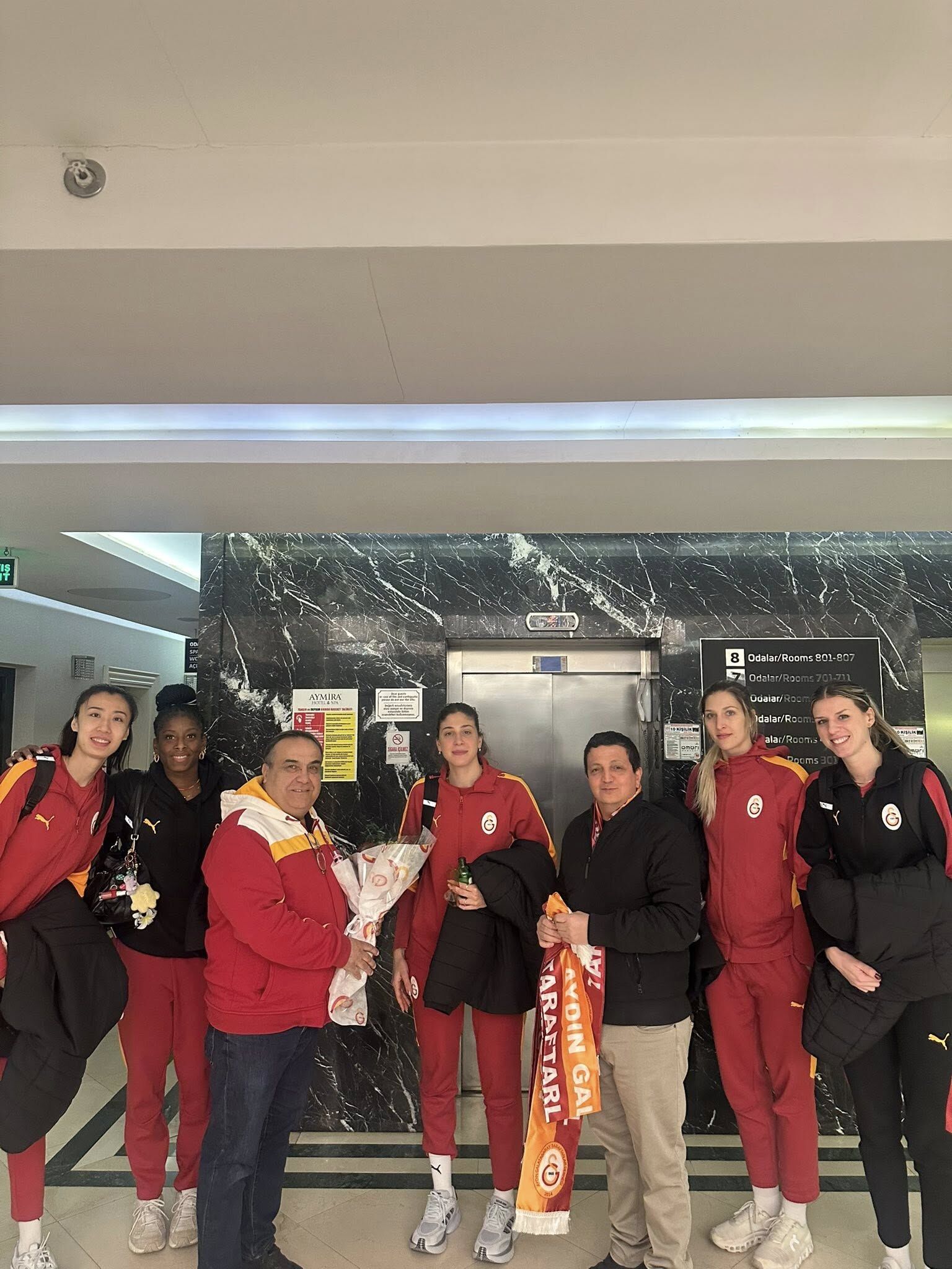 Galatasarayin Sultanlari Aydinda Coskuyla Karsilandi Sari Kirmizililara Aydindan Cicekli Karsilama 627300 C4Ca551761Cd26080859767A054E462A