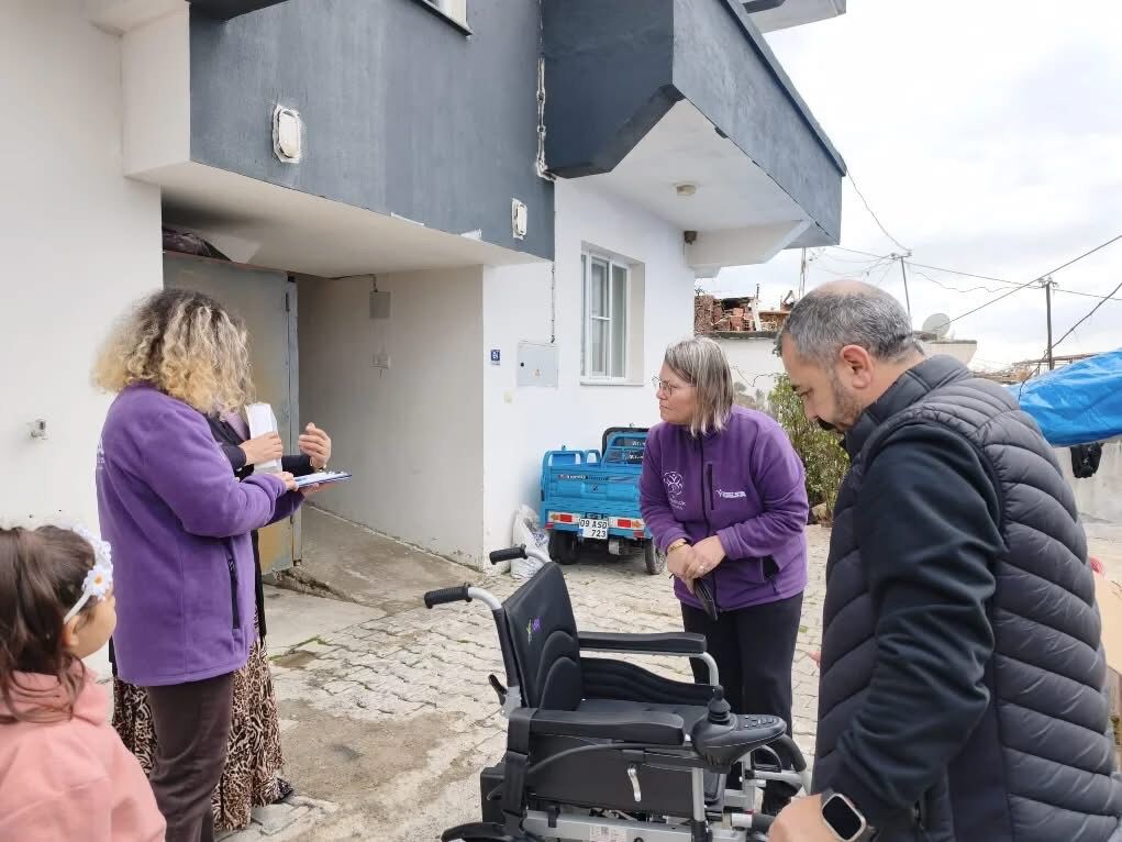 Germencikte Anlamli Bagis Akulu Sandalye Ihtiyaci Olan Vatandasa Ulastirildi 633537 801829Edd8A20412B72392F86B227C0E