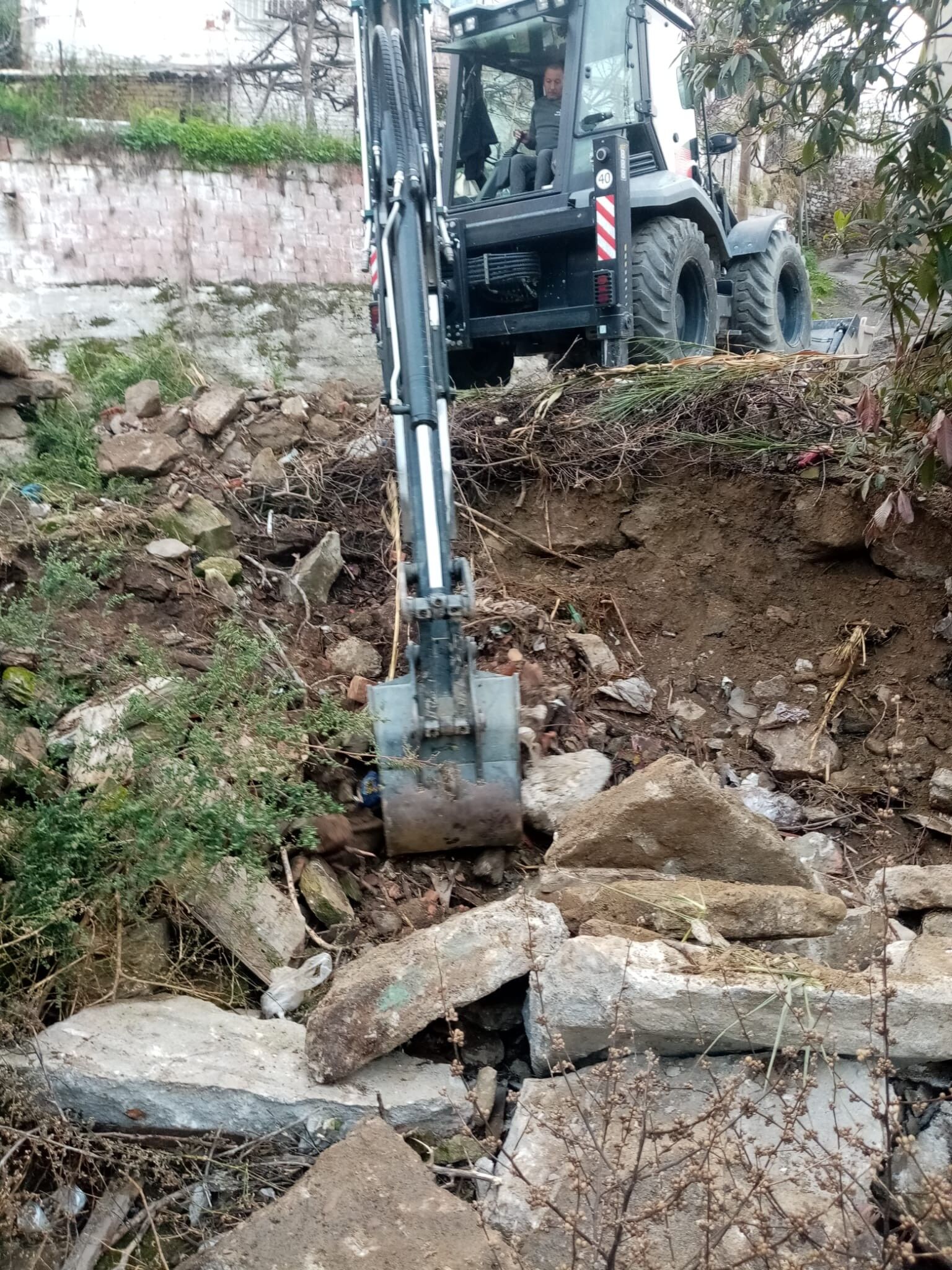 Kocarlida Yenileme Calismalari Devam Ediyor Mahallelerde Bozuk Yollar Duzeltiliyor 630707 Ff78Cc4Ecf5626F8B08652C5A3Ee80A2