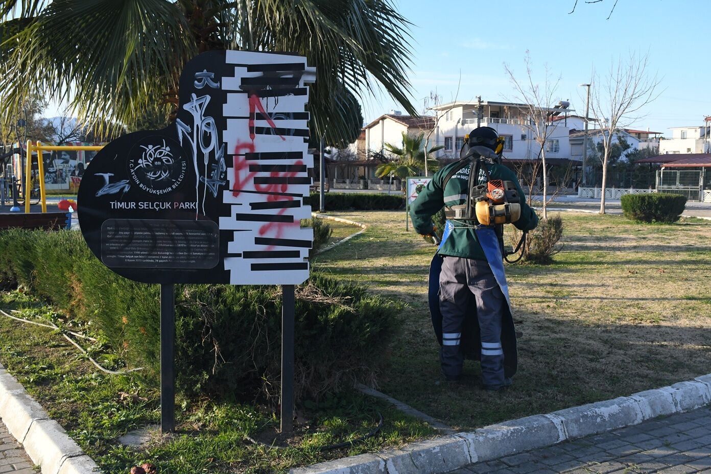 Kusadasi Belediyesinden Bakim Hamlesi Uzun Suredir Ihmal Edilen Parklar Yenileniyor 632009 24D2A1E8085443708A31646093029Eee