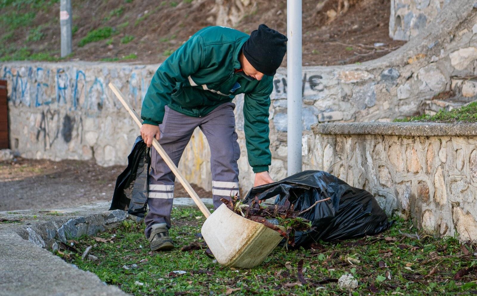 Kusadasi Belediyesinden Bakim Hamlesi Uzun Suredir Ihmal Edilen Parklar Yenileniyor 632009 Bc60Bdbc80854B4E56Ba65Ef76Ea0739