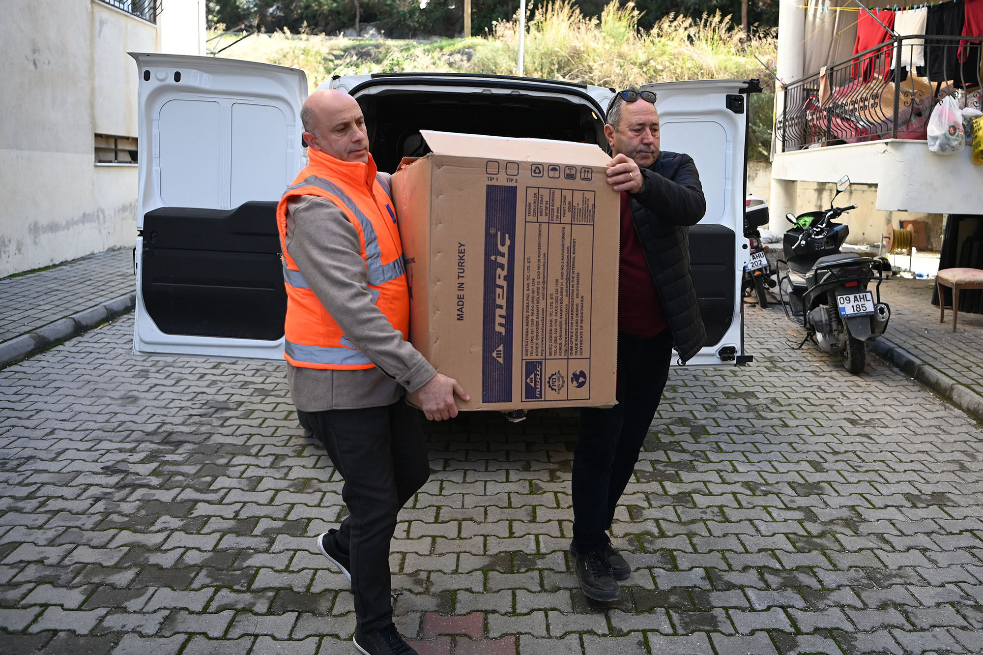 Kusadasinda Evler Ve Yurekler Dayanisma Ile Isiniyor 630015 553B248645Fbbef716E5E155E4745C6F