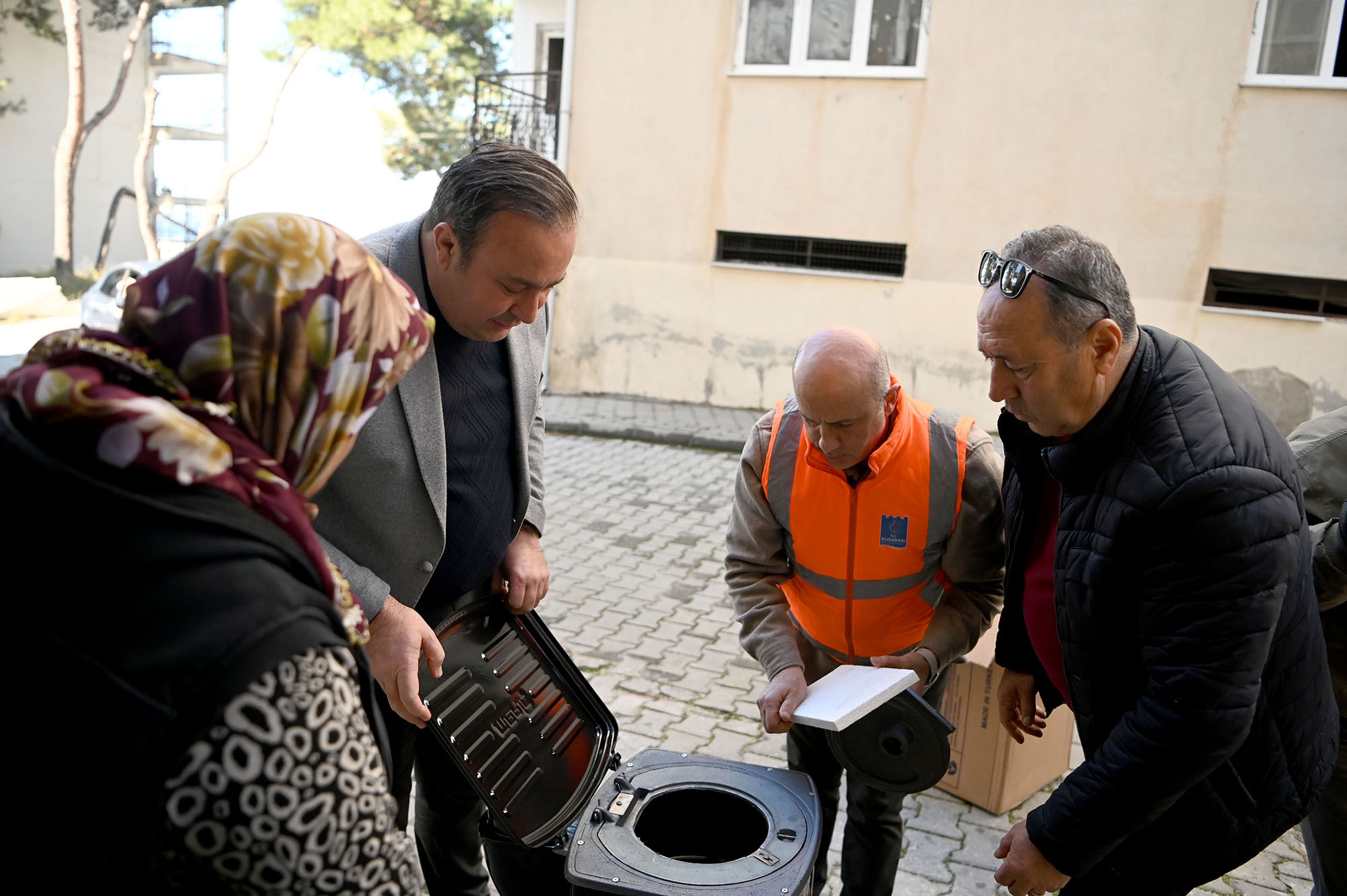 Kusadasinda Evler Ve Yurekler Dayanisma Ile Isiniyor 630015 Bd76E3A290980500B17D1Dcd21Fa7Cdd