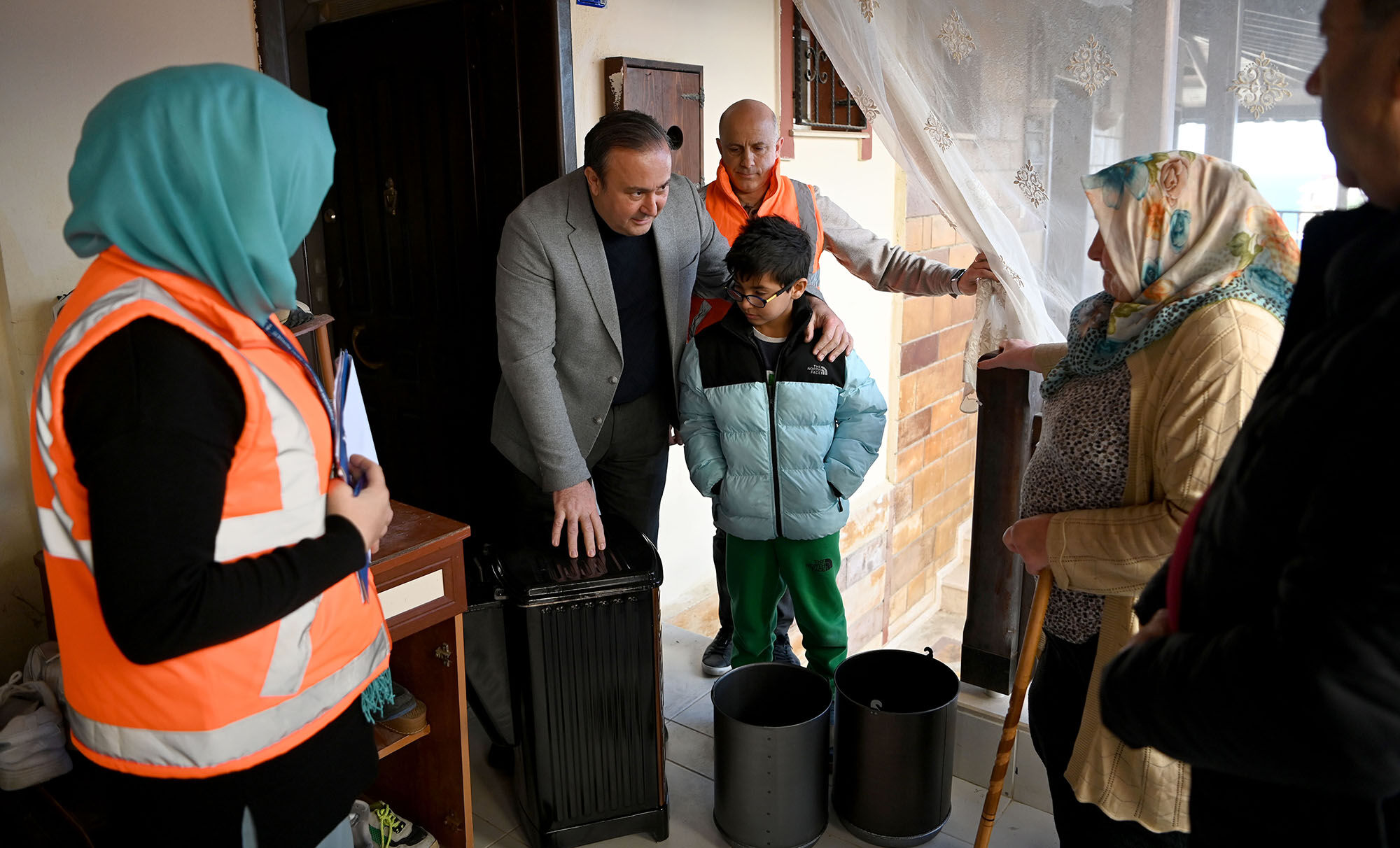 Kusadasinda Evler Ve Yurekler Dayanisma Ile Isiniyor 630015 E1Fea6F226C04789E62A8406D914D62D