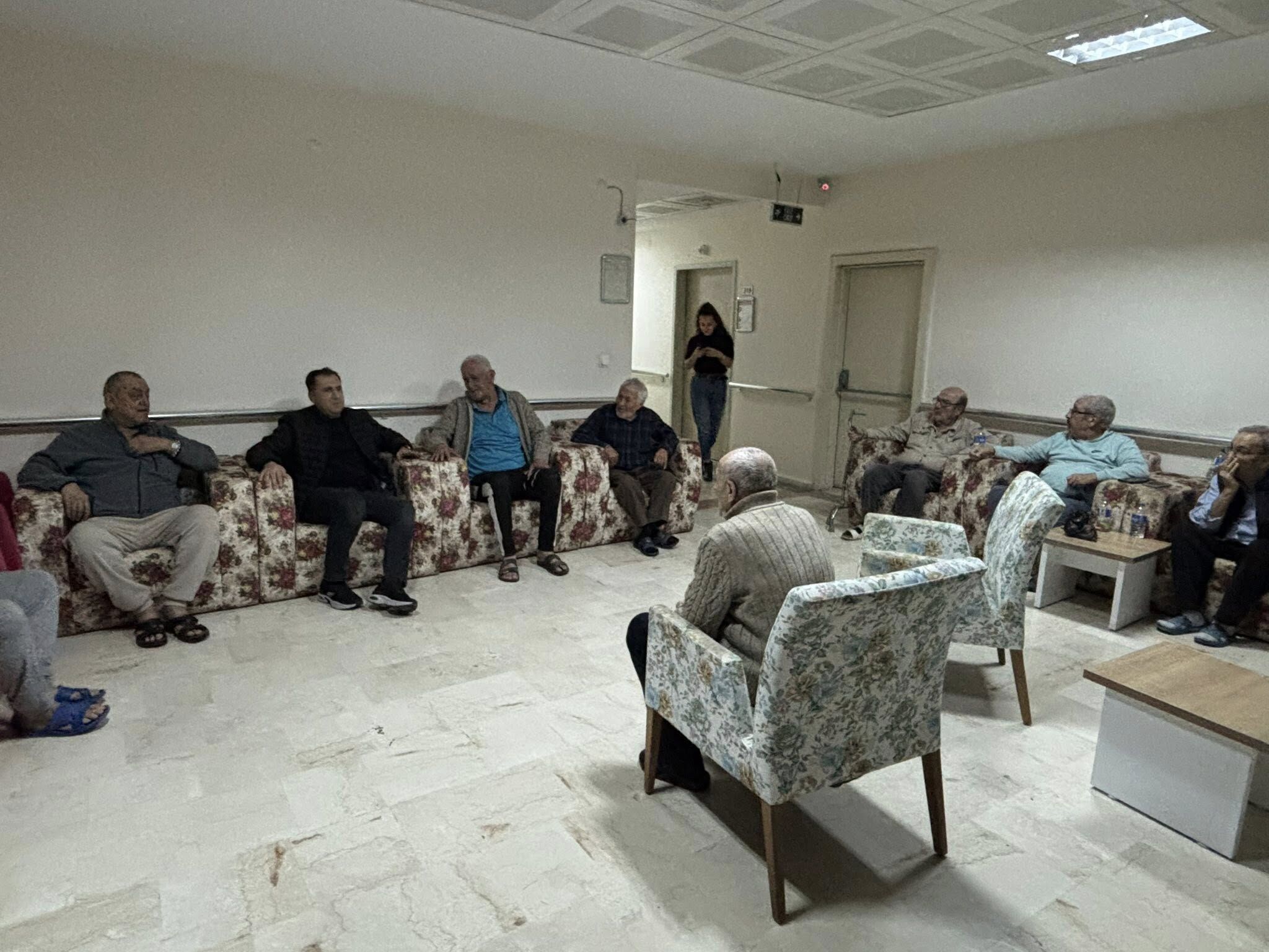 Müdür Türkoğlu’ndan huzurevine anlamlı ziyaret