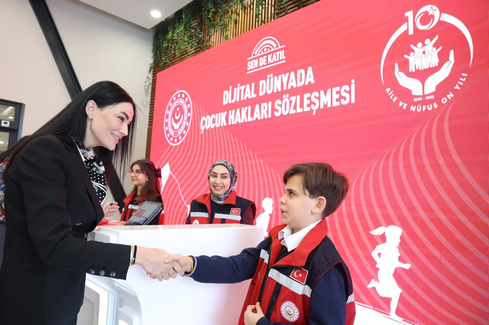 Saribas Bakan Goktasla Bir Araya Geldi Her Adimin Destekcisi Olmaya Devam Edecegiz 630398 518D54E450A273D632E7Ed1C4F49Fae7