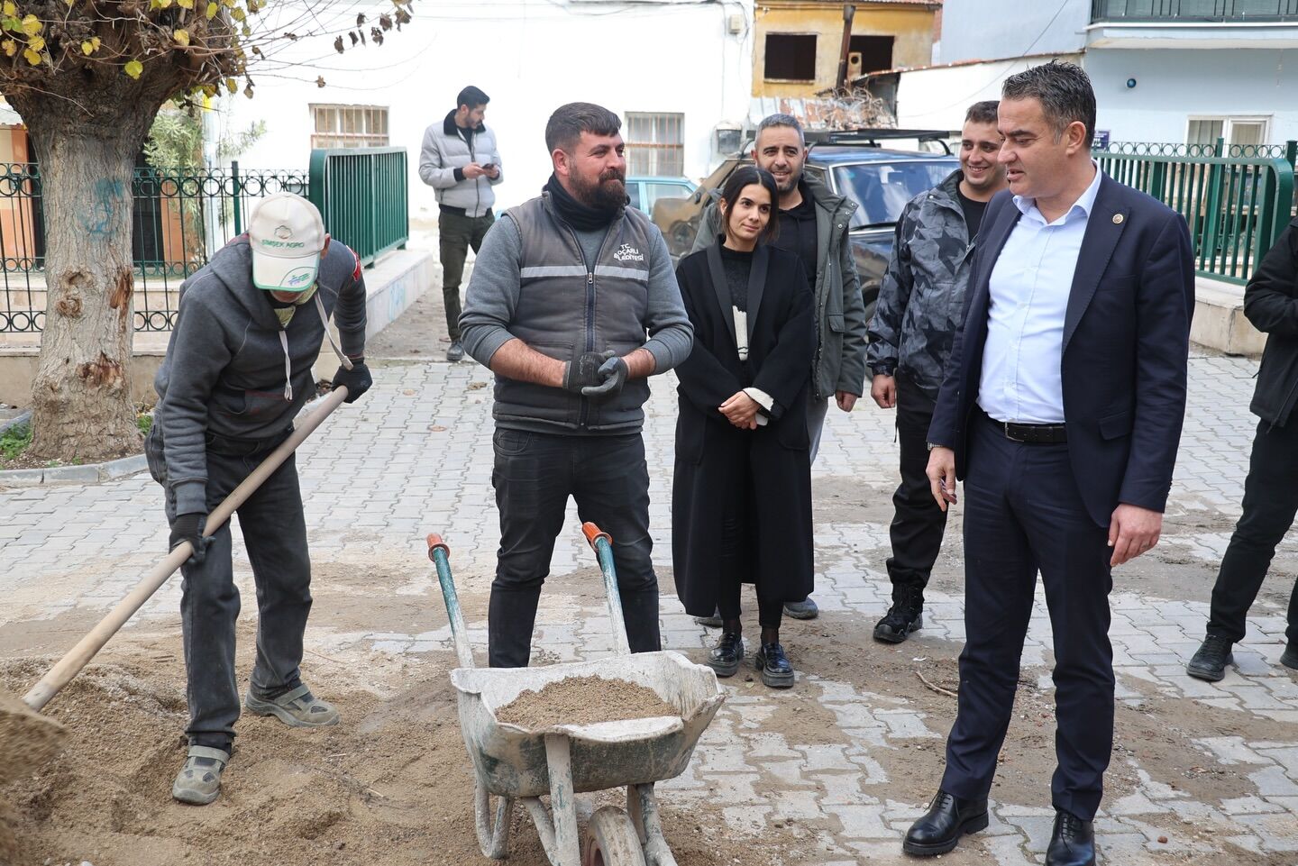 Tarihi Kulenin Sokagi Yeniden Faaliyete Gececek Baskan Arici Yol Calismalarini Yerinde Inceledi 629038 1057Dd7E9D0F7034A6F00C09Edc1C9E4