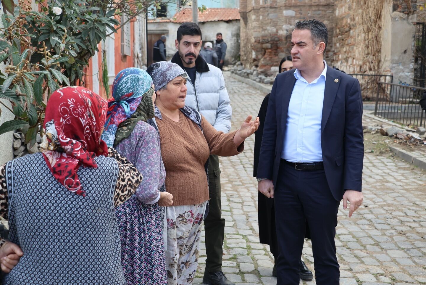 Tarihi Kulenin Sokagi Yeniden Faaliyete Gececek Baskan Arici Yol Calismalarini Yerinde Inceledi 629038 4A8D721408A323680A3106Dbee963C37