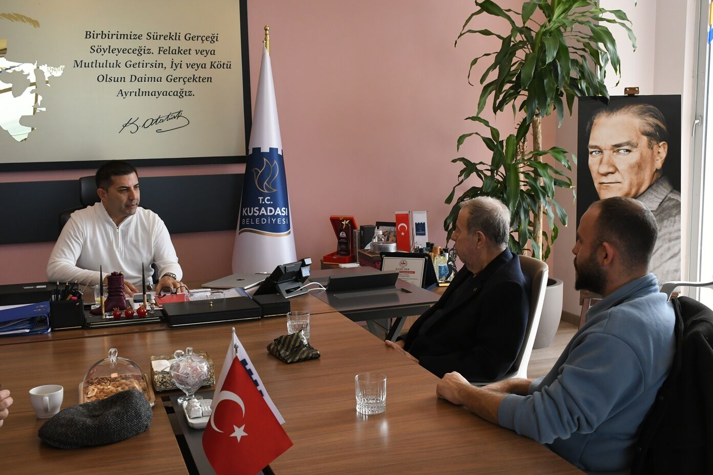 Unescodan Odul Alan Ustadan Gunele Ziyaret Yasattigi Gurur Icin Kendisine Tesekkur Ediyorum 633571 167576F1693B8816932Bc82D30Bef2A9