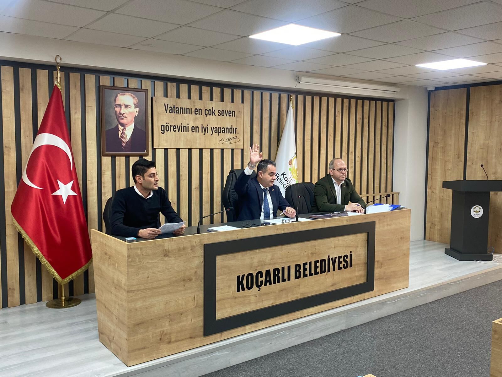 Koçarlı Belediyesi’nde gergin meclis: “Siyaseti saygılı yapalım”