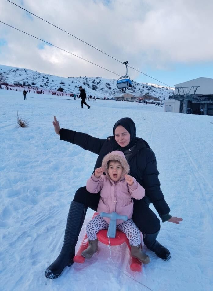 Aydınlılar yakınlarındaki kayak merkezinde gönüllerince eğleniyor