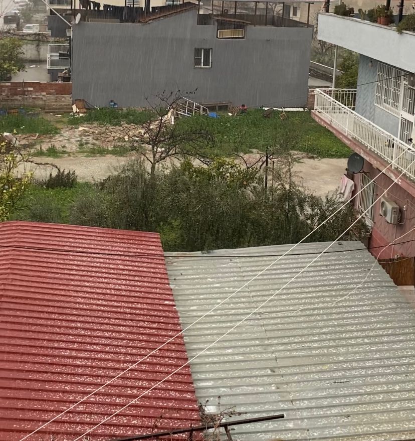 Germencik’te dolu yağışı hayatı olumsuz etkiledi