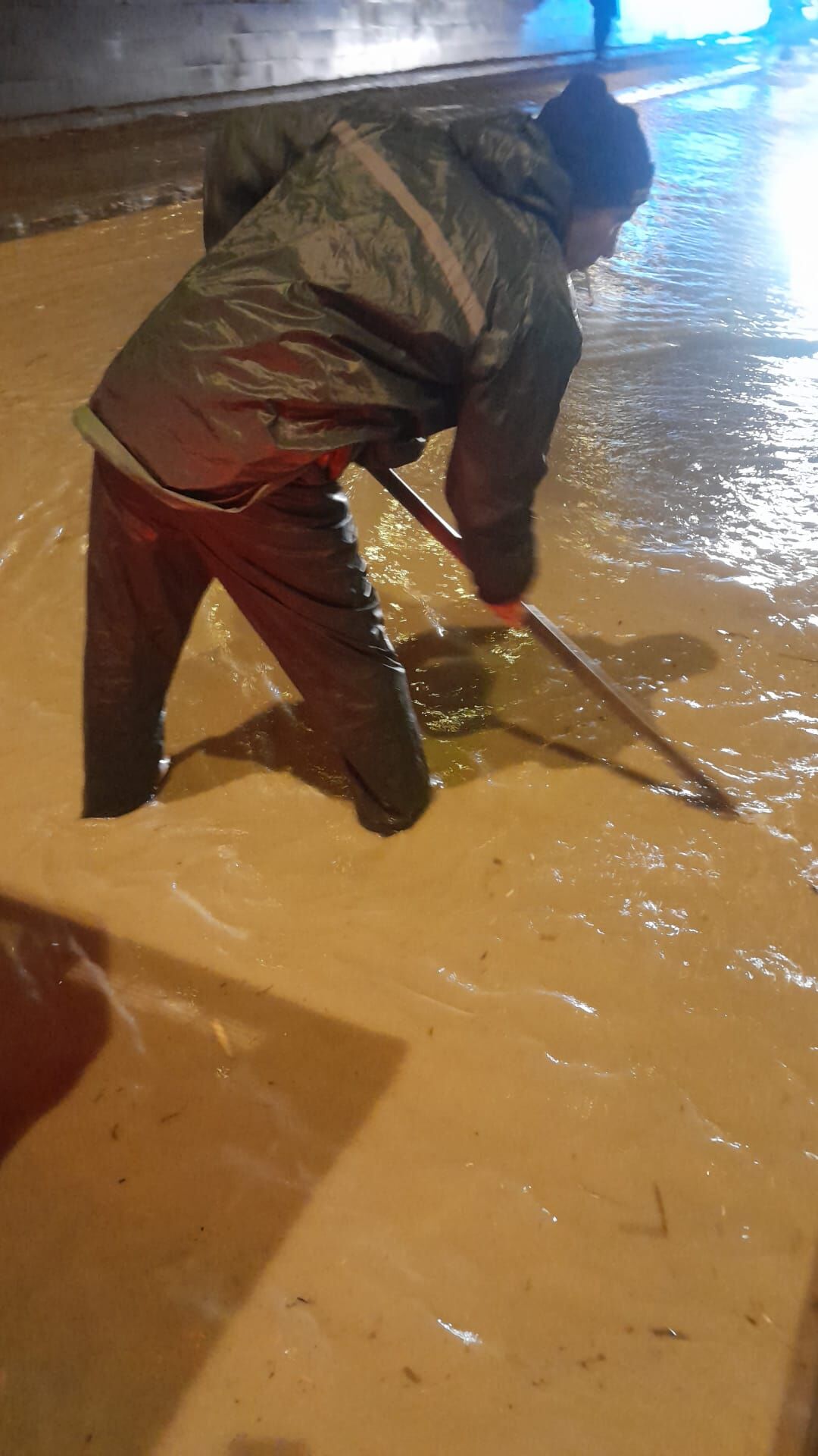 Kuşadası'nda ekipler teyakkuza geçti: Metrekareye 110 litre yağış düştü