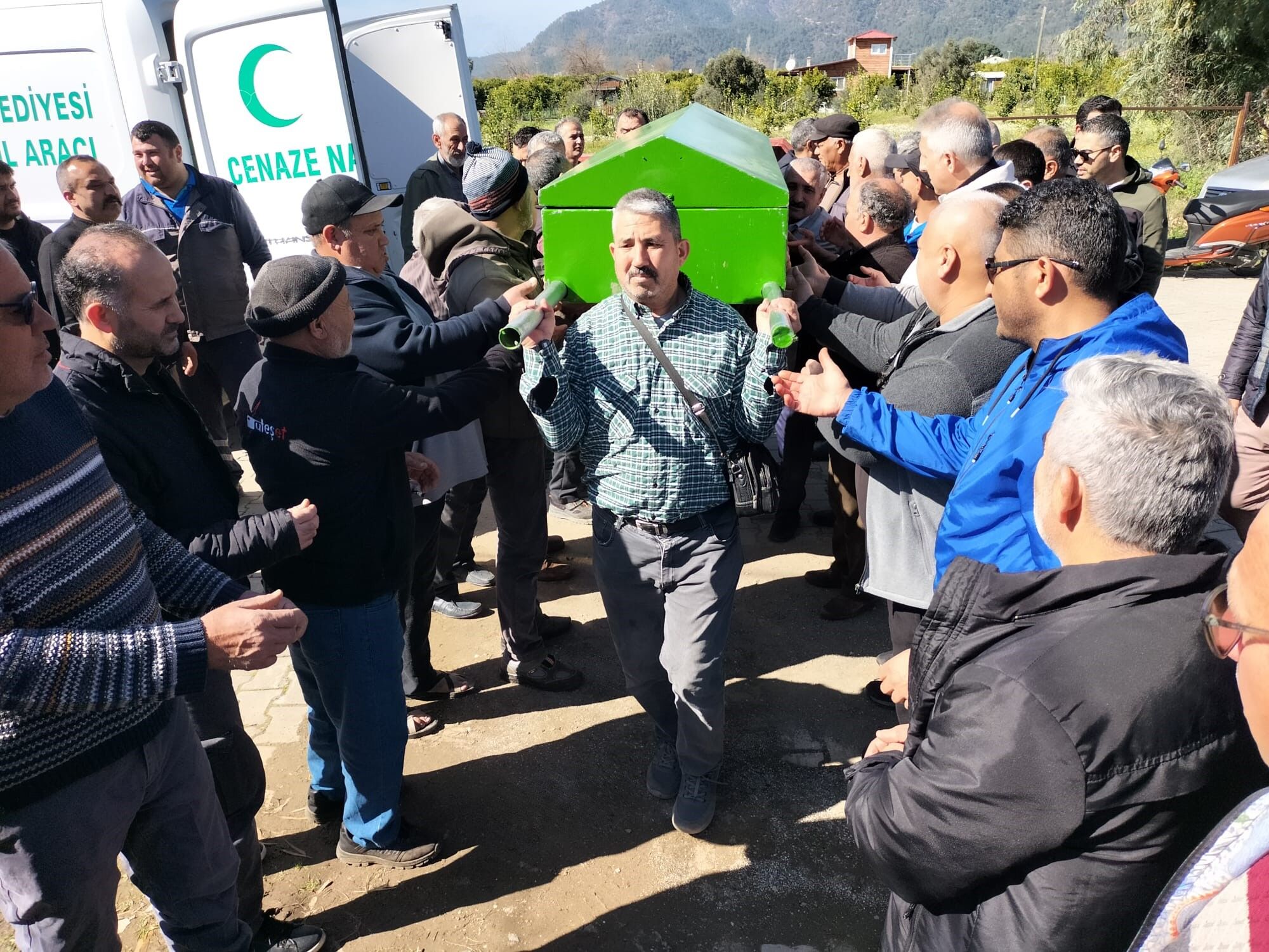 59 yaşındaki sevilen öğretmen görev başında hayatını kaybetti