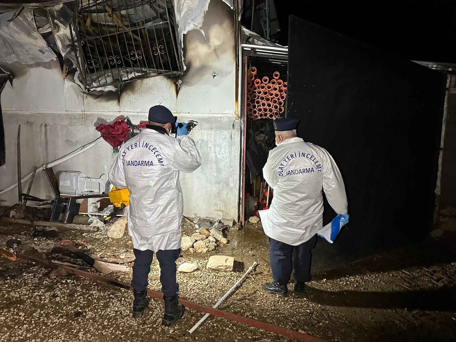 Köyde kaldıkları evde yaşlı çiftin cansız bedenleri bulundu