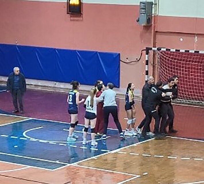 Aydın’daki final maçında skandal! Taraftar sahaya indi