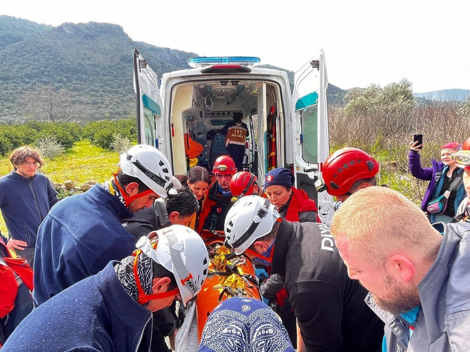 Mağaraya düşerek yaralanan öğrenci için ekipler seferber oldu