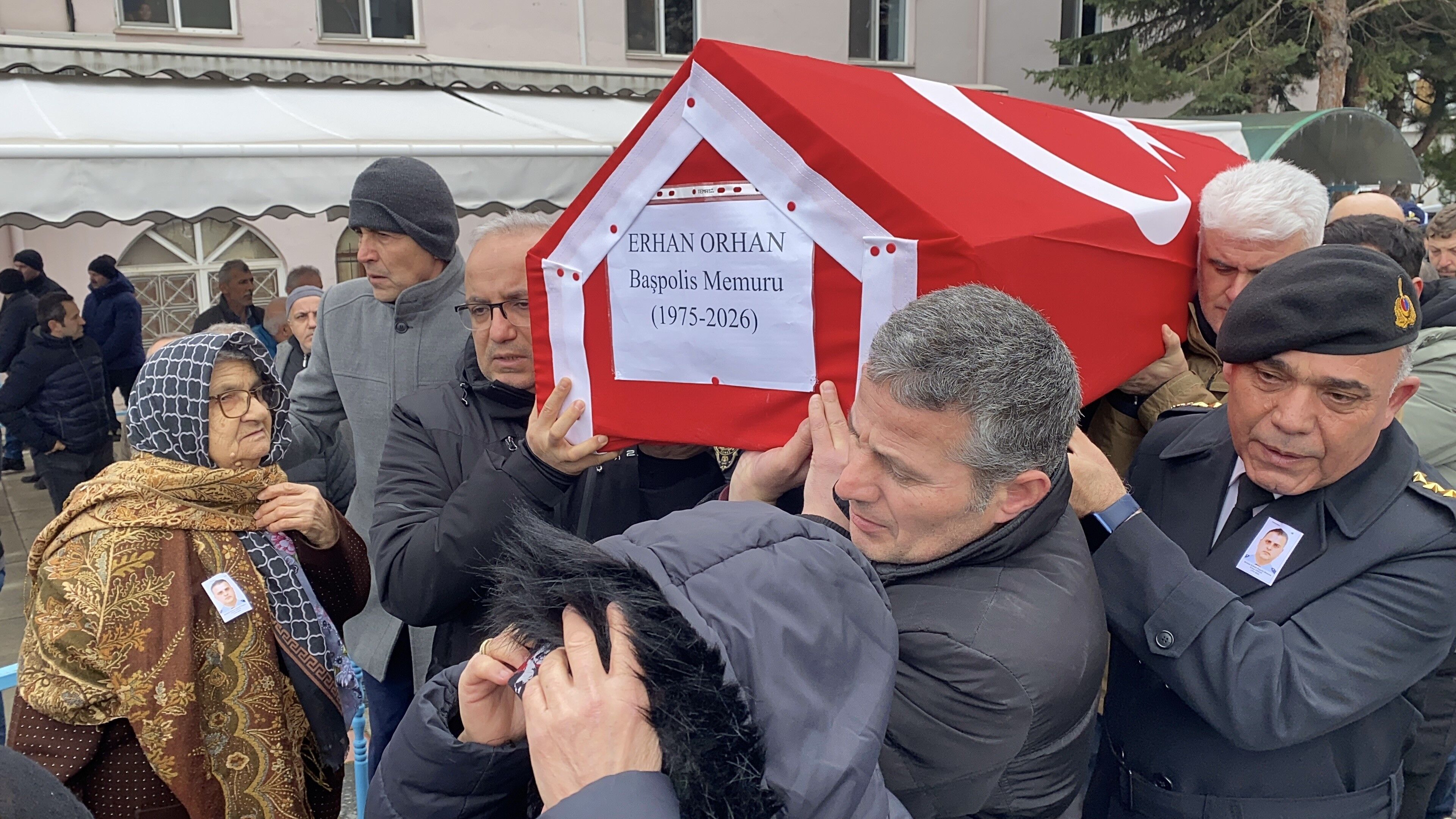 Kalp krizi geçirip vefat eden polisler emniyet teşkilatını acıya boğdu