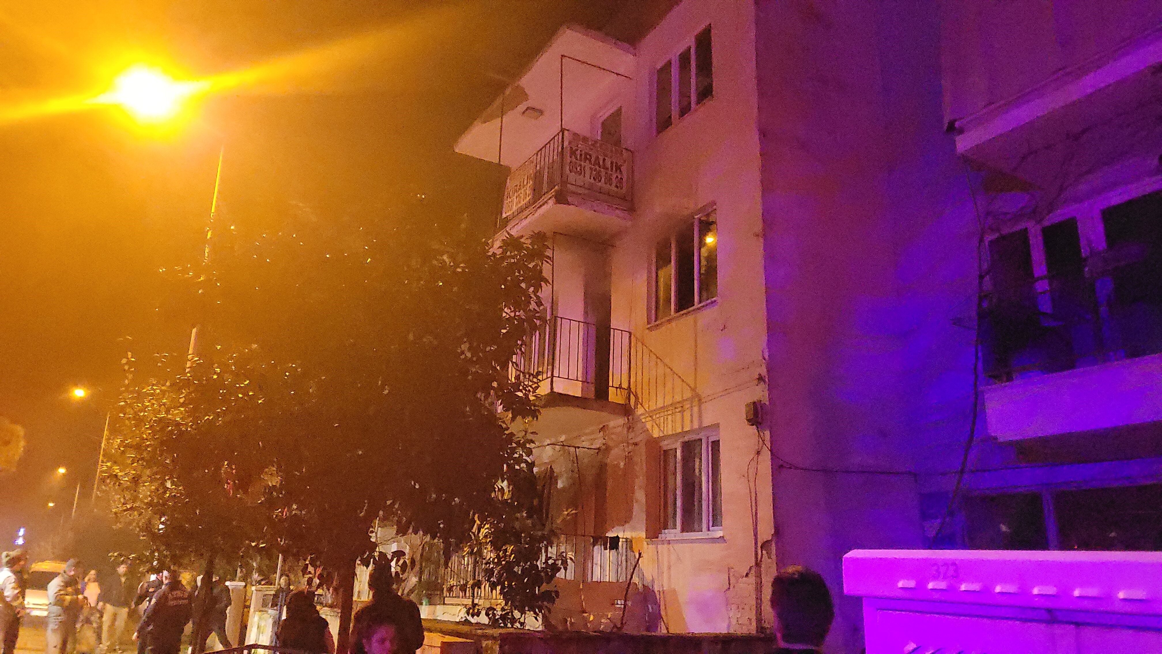 Aydın'da gece yarısı korkutan yangın! Mahalleli panik yaşadı
