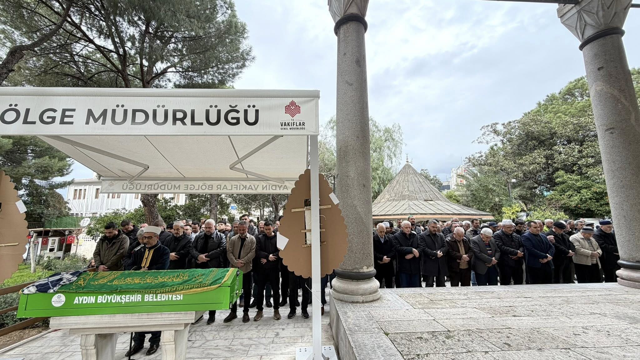 Akyüzlü son yolculuğuna uğurlandı: AK Partili Özmen cenazeye katıldı