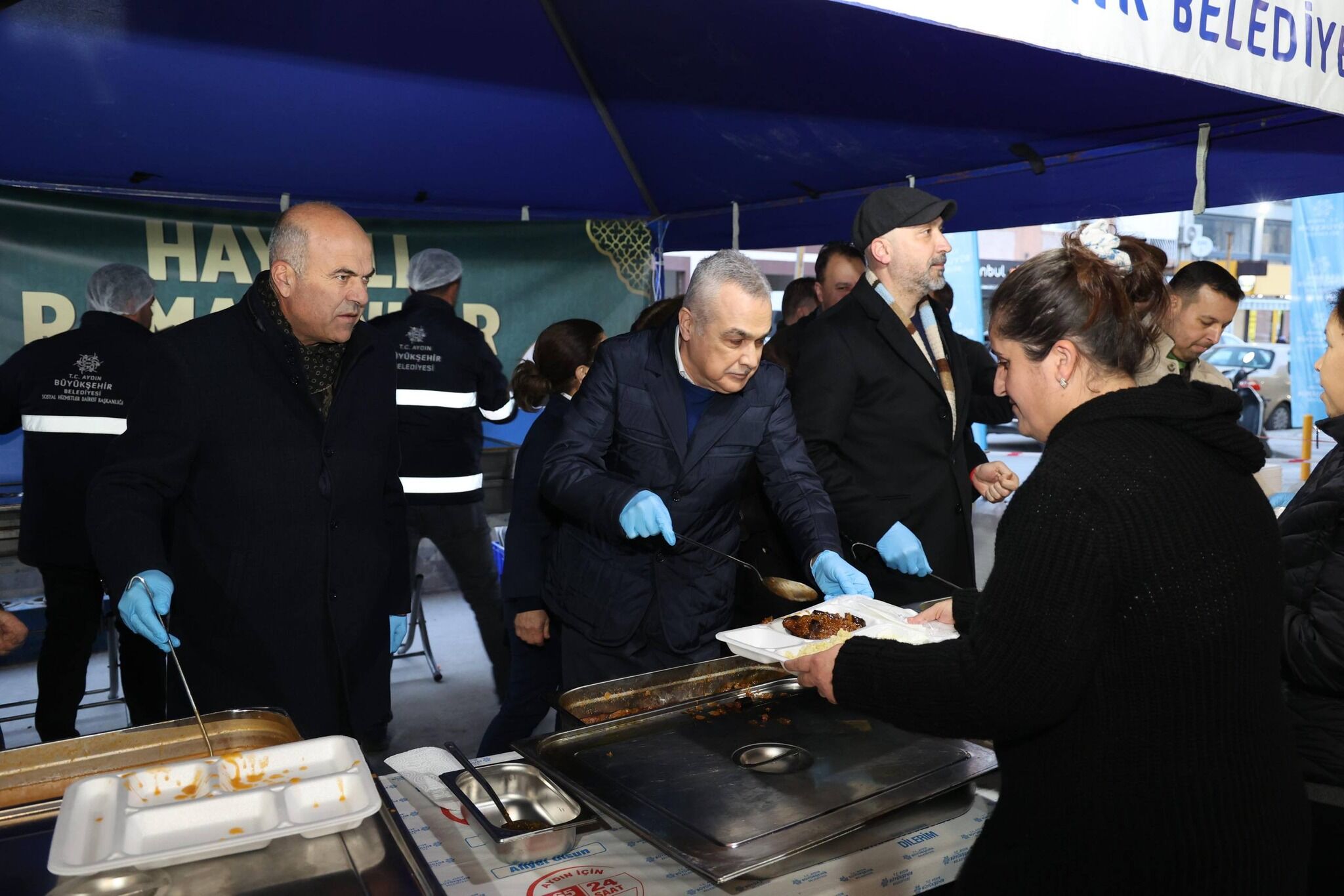 Ak Partili Savas Sokede Vatandaslarla Ayni Sofada Oruc Acti 643233 A11F62131Ddece0Fb38D8896E5Eeaace