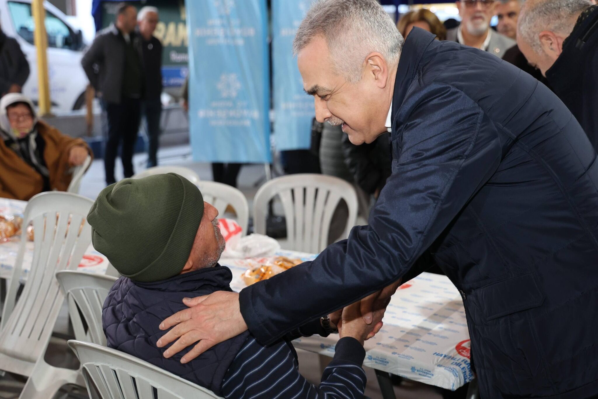 Ak Partili Savas Sokede Vatandaslarla Ayni Sofada Oruc Acti 643233 Be3Ff160F25C7D1244B3102C5501A294