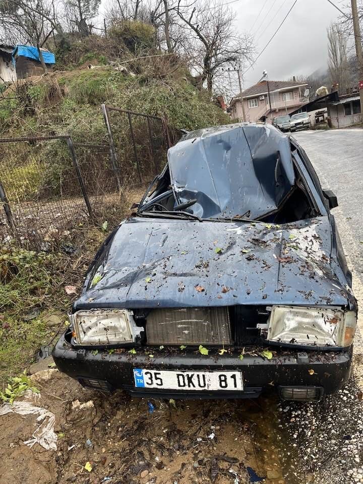 Aydın’a Komşu Ilçede Heyelan Araç Kullanılamaz Hale Geldi 2