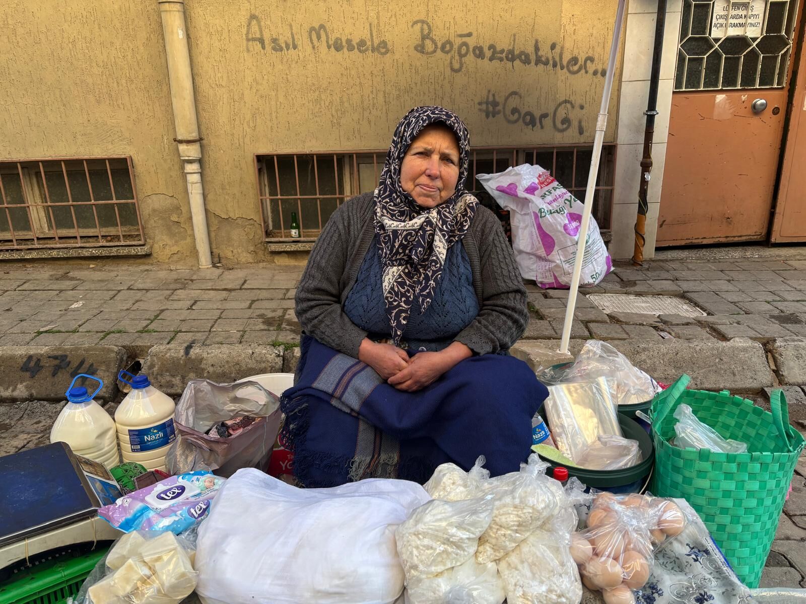 Aydın’da torunları için pazarda tezgah açıyor: Emekli maaşı yetmeyince üretip satmaya başladı