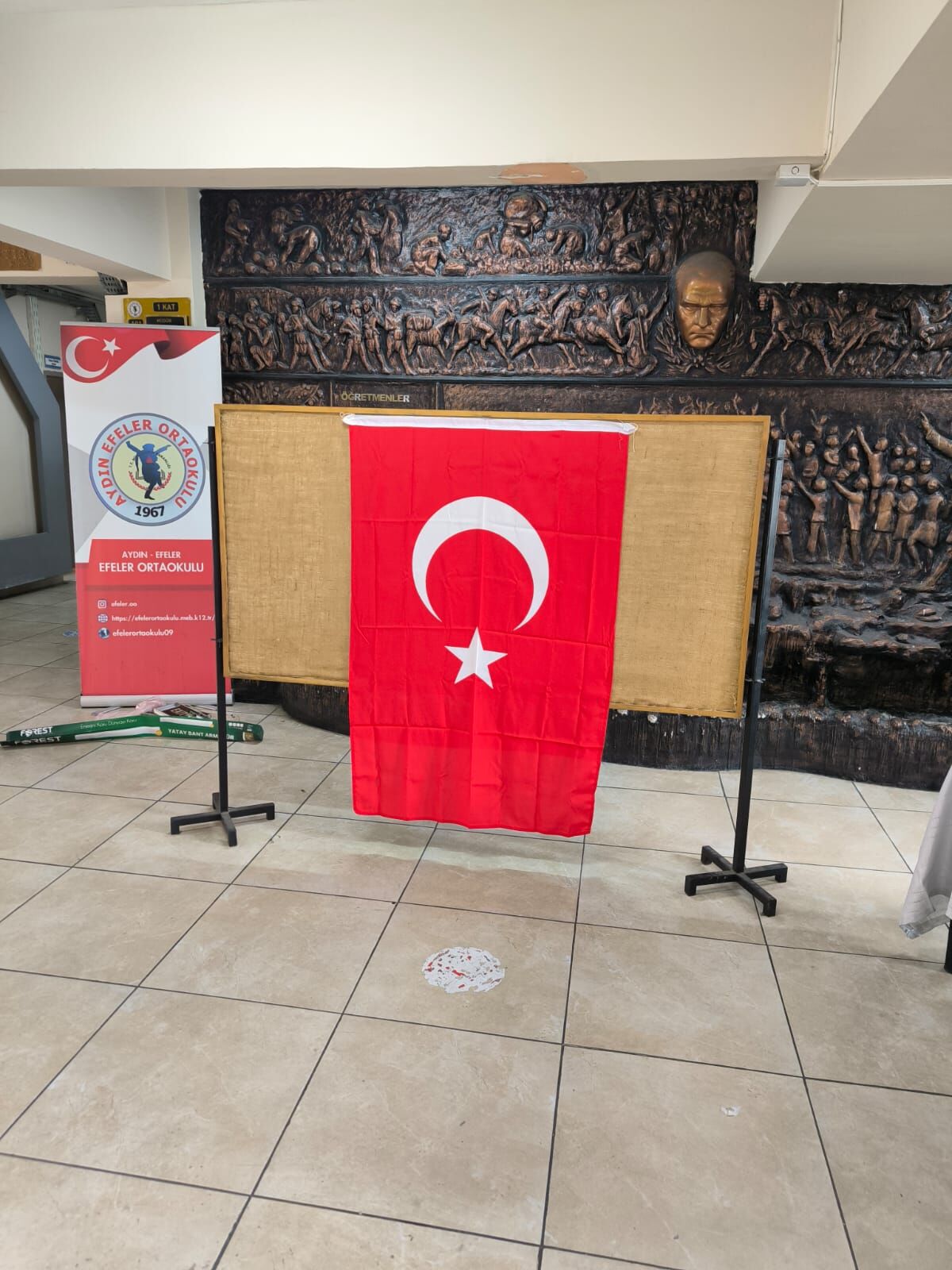 Aydın’daki 188 bin öğrenci ikinci döneme başlıyor: Efeler’deki okullar bayraklarla donatıldı
