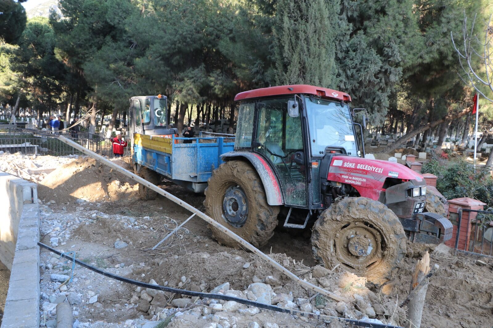 Aydindaki Sel Yasanan Mezarlikta Yogun Mesai Suruyor 641941 2B7D0715A9Cddd25Df695F0D2C197Fa9