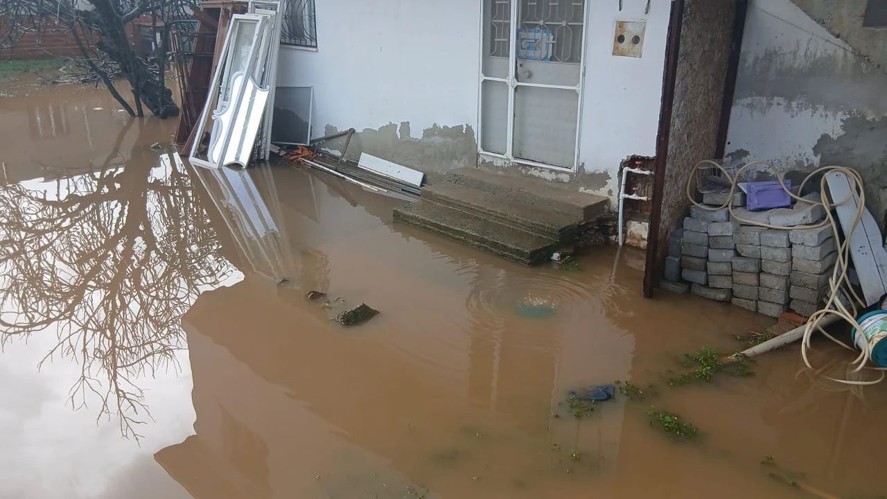 Germencikli ailenin bitmeyen çilesi / Yağmur yağıyor evleri sular altında kalıyor-2