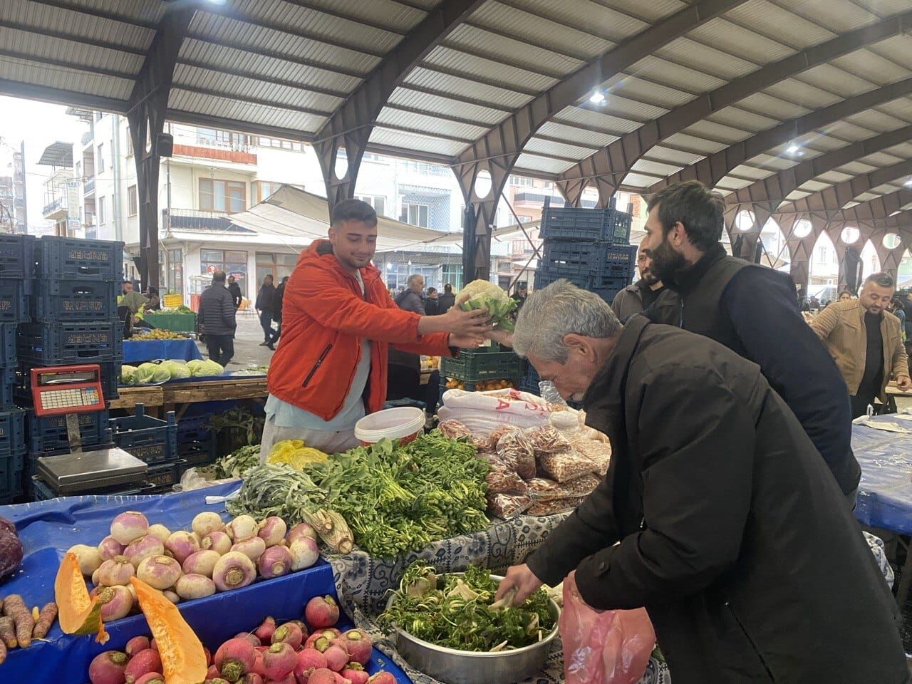 Çine Pazarında Cep Yakan Ürün Zahmetli Toplanması Fiyatını Arttırdı