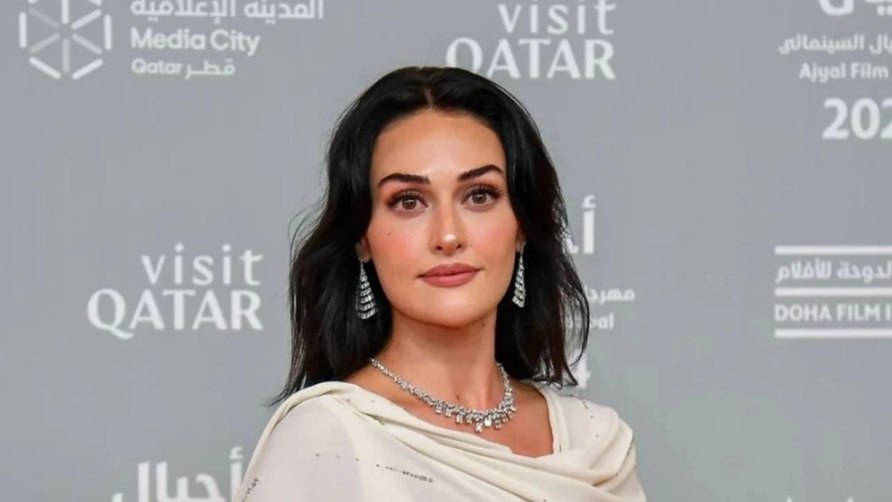 Esra Bilgic Kimdir-1