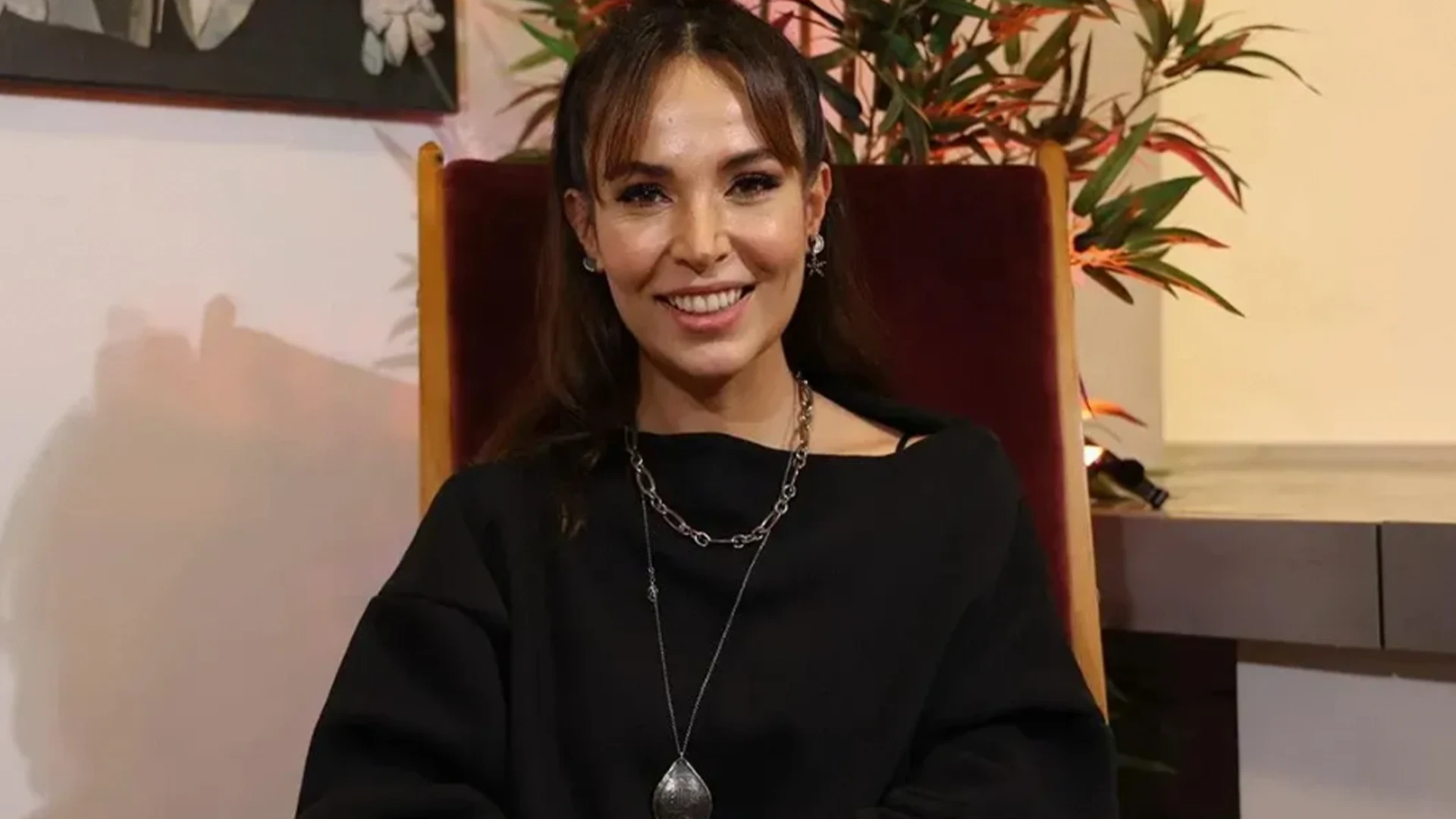 Esra Ronabar Sevdiğim Sensin