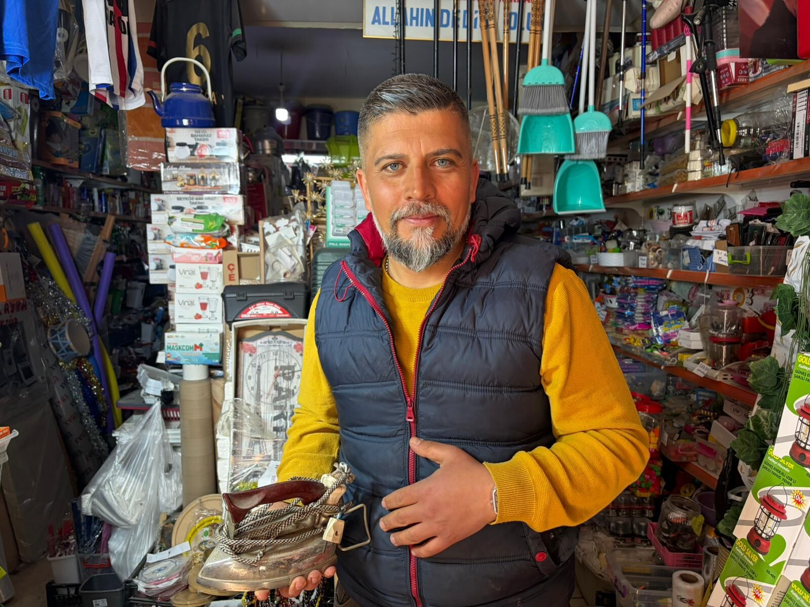 Germencik’te 7’den 70’e hitap eden “yok yok” dükkan