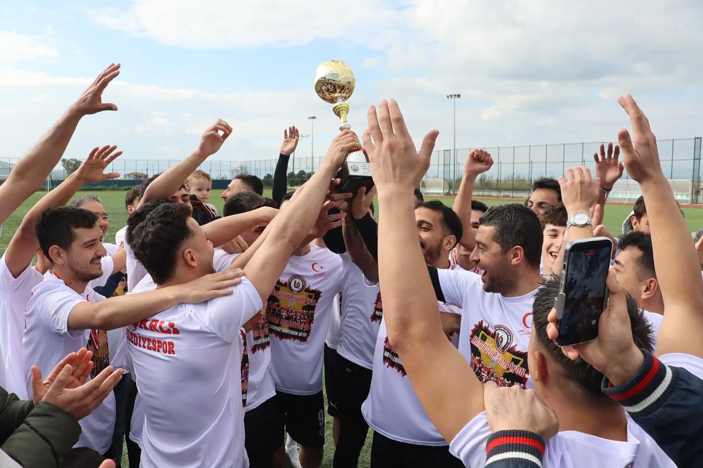 Koçarlı Belediyespor namağlup şampiyon