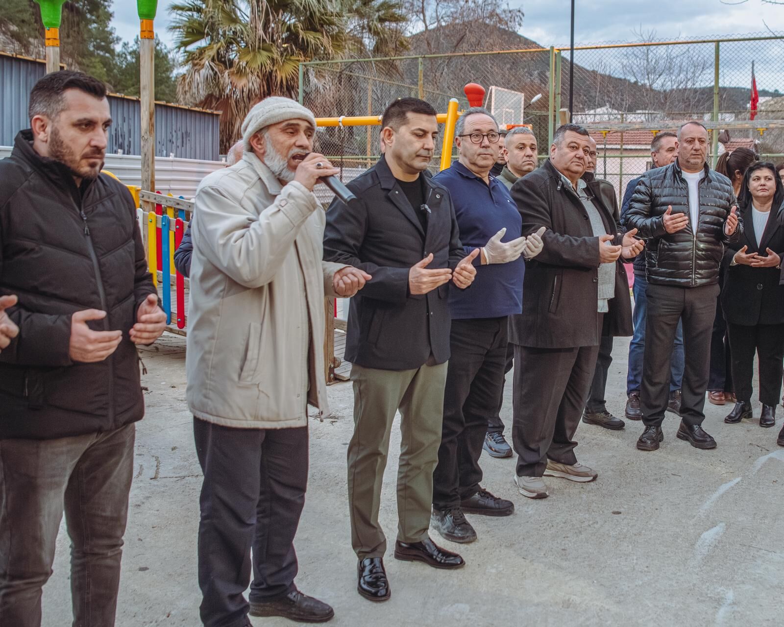 Kusadasi Belediyesi Iftar Gunlerinin Ilki Ikicesmelik Mahallesinde Duzenlendi Baskan Omer Gunel Binlerce Hemsehrisini Iftar Sofrasinda Bulusturdu 641013 5107B869Afe94Ce1B1E52E3D4C2153Be