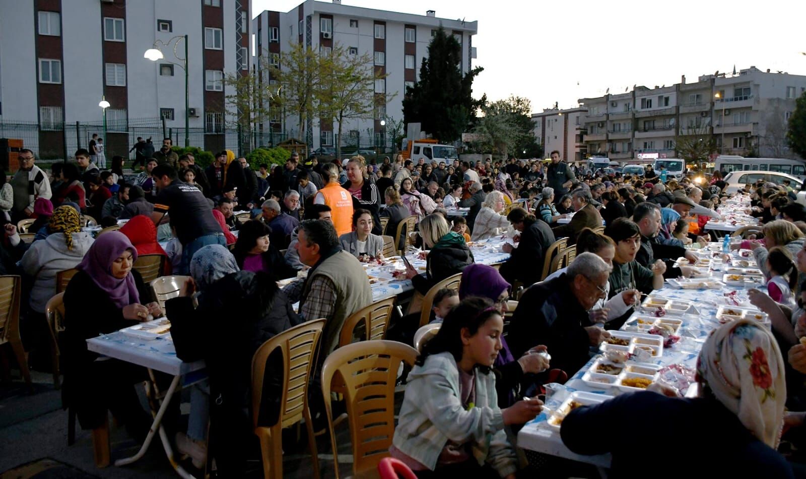 Kusadasi Belediyesinden Ramazan Ayi Boyunca 18 Bin Kisilik Iftar Yemegi 640475 6Ac6A55B3A6F9B556884Cff5A2499B01