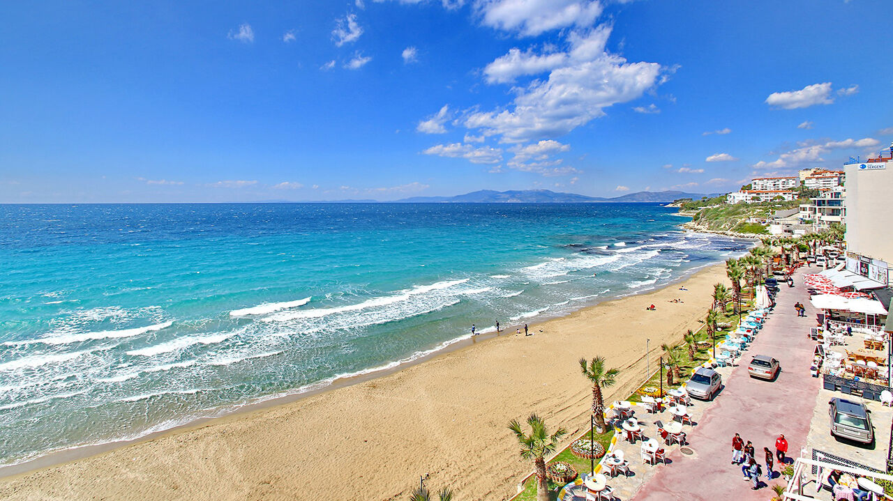 Kuşadası Sahili Ve Güvercinada (Kuşadası Merkez Konumu)