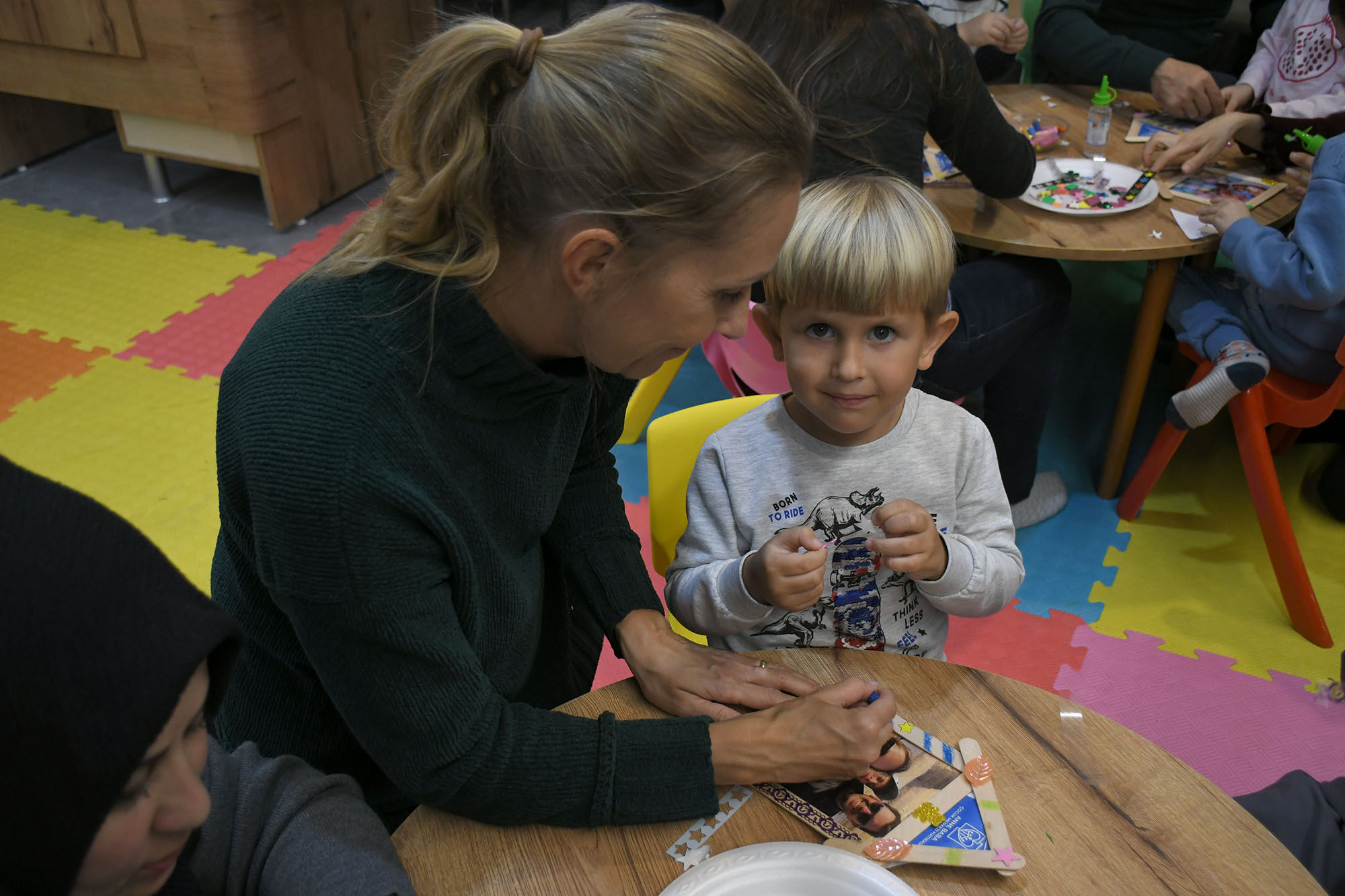 Kusadasinda Anne Baba Cocuk Merkezinde 32 Donem Mezuniyet Heyecani Yasandi 636432 7255Dead6677427E5F14D5D55Ade6E2B