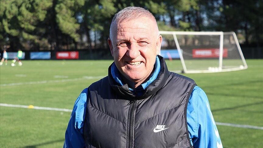 Mesut Bakkal Kimdir