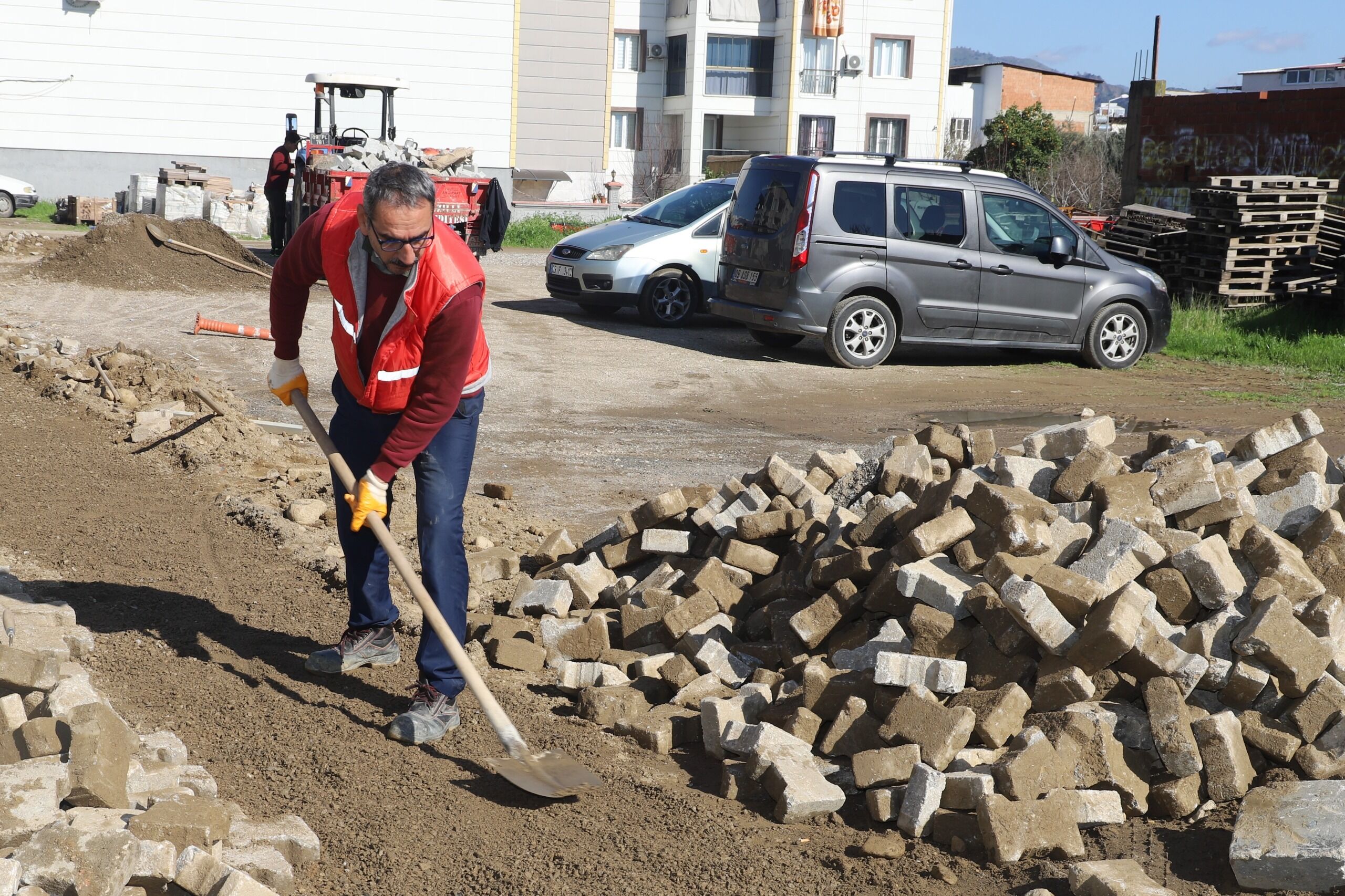 Nazillide Yol Seferberligi Bozulan Parkeler Yenileniyor 640807 0665E5Edb7Cf4F69C54E5F8Cd62Ddf07