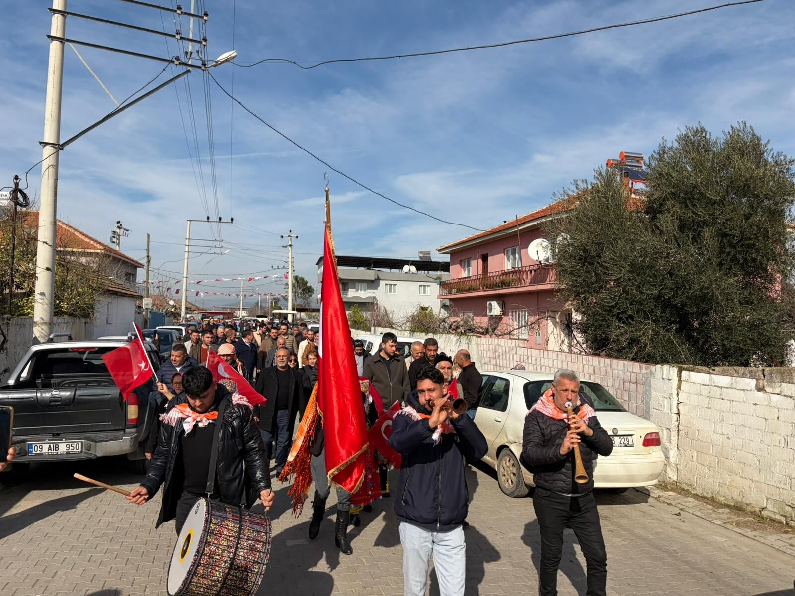 Turanlar’da Deve Heykeli çoşkuyla açıldı