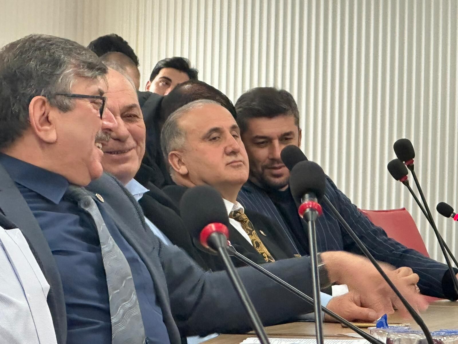 Aydın Büyükşehir Meclisi’nde gergin anlar! Kıvrak’tan Daire Başkanı Özmen’e sert tepki